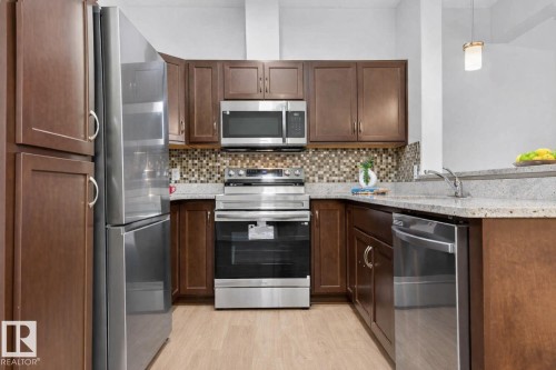 125 304 Ambleside Link Link, Edmonton, AB - Indoor Photo Showing Kitchen