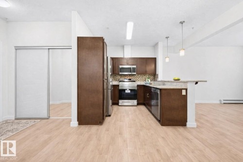 125 304 Ambleside Link Link, Edmonton, AB - Indoor Photo Showing Kitchen With Upgraded Kitchen