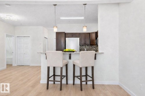 125 304 Ambleside Link Link, Edmonton, AB - Indoor Photo Showing Kitchen