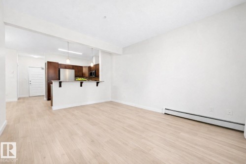 125 304 Ambleside Link Link, Edmonton, AB - Indoor Photo Showing Kitchen