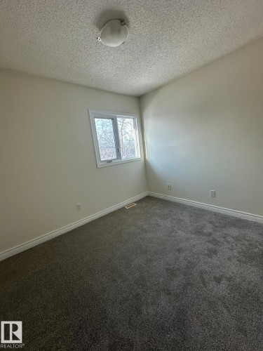 5462 38A Avenue, Edmonton, AB - Indoor Photo Showing Other Room