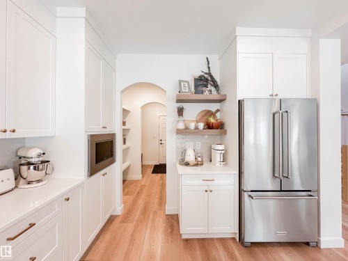 29 Cannes Cove, St. Albert, AB - Indoor Photo Showing Kitchen