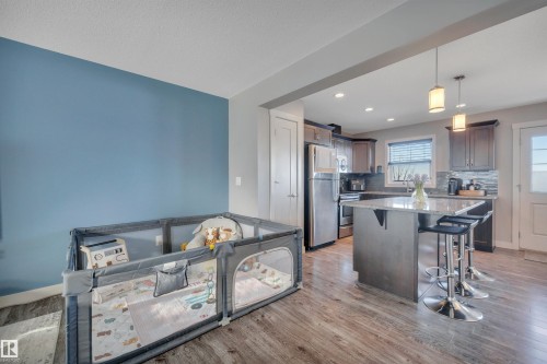 4 5203 149 Avenue, Edmonton, AB - Indoor Photo Showing Kitchen
