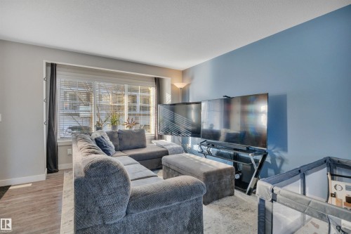 4 5203 149 Avenue, Edmonton, AB - Indoor Photo Showing Living Room