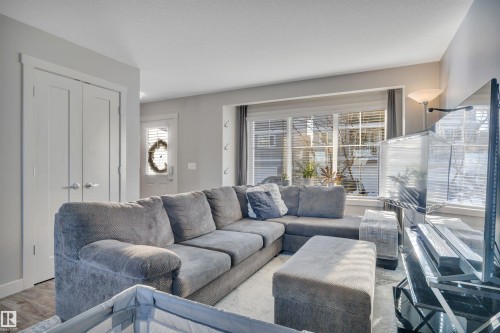 4 5203 149 Avenue, Edmonton, AB - Indoor Photo Showing Living Room