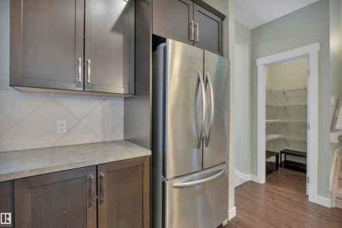 671 Secord Boulevard, Edmonton, AB - Indoor Photo Showing Kitchen