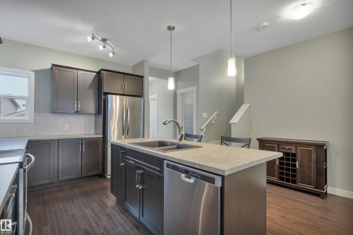 671 Secord Boulevard, Edmonton, AB - Indoor Photo Showing Kitchen With Stainless Steel Kitchen With Double Sink With Upgraded Kitchen