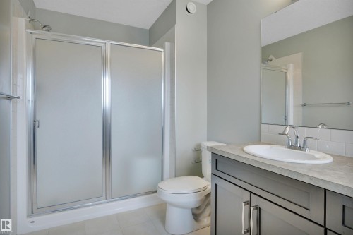 671 Secord Boulevard, Edmonton, AB - Indoor Photo Showing Bathroom