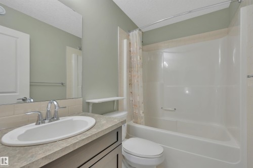 671 Secord Boulevard, Edmonton, AB - Indoor Photo Showing Bathroom