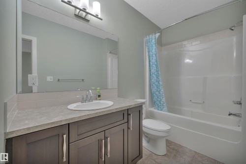 671 Secord Boulevard, Edmonton, AB - Indoor Photo Showing Bathroom