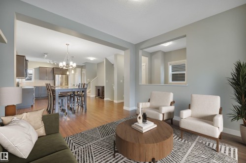 671 Secord Boulevard, Edmonton, AB - Indoor Photo Showing Living Room