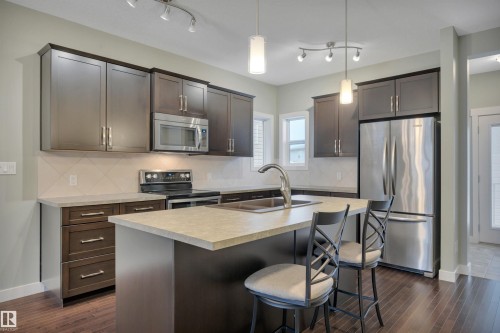 671 Secord Boulevard, Edmonton, AB - Indoor Photo Showing Kitchen With Stainless Steel Kitchen With Upgraded Kitchen