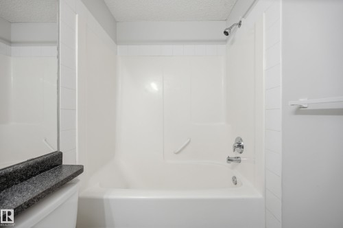 111 3040 Spence Wynd, Edmonton, AB - Indoor Photo Showing Bathroom