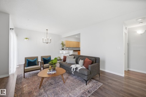 111 3040 Spence Wynd, Edmonton, AB - Indoor Photo Showing Living Room