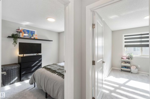 Interior view featuring light gray walls, a window with horizontal blinds, and carpeting - 29 Gambel Loop, Spruce Grove, AB - Indoor