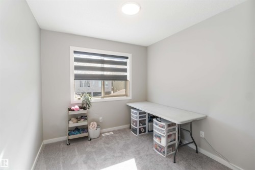 A bright room featuring a window with blinds, light gray walls, and carpeted flooring - 29 Gambel Loop, Spruce Grove, AB - Indoor