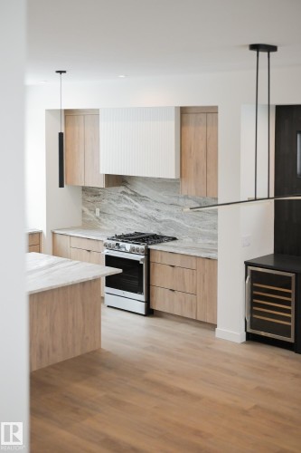 9140 74 Avenue, Edmonton, AB - Indoor Photo Showing Kitchen