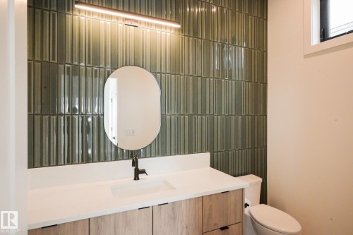 9140 74 Avenue, Edmonton, AB - Indoor Photo Showing Bathroom