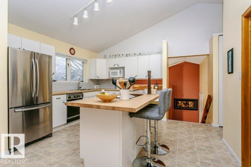 15004 103 Avenue, Edmonton, AB - Indoor Photo Showing Kitchen