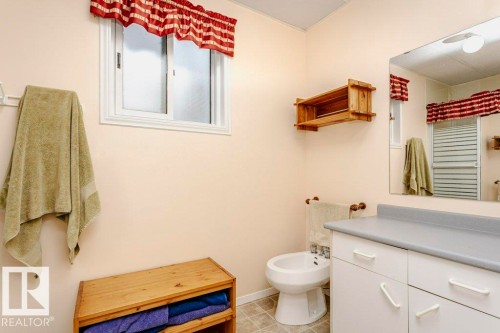 15004 103 Avenue, Edmonton, AB - Indoor Photo Showing Bathroom