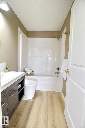 266 1196 Hyndman Road, Edmonton, AB - Indoor Photo Showing Bathroom