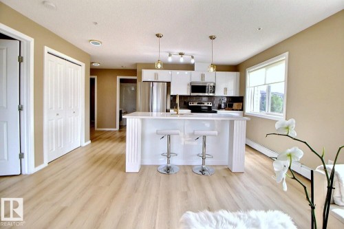 266 1196 Hyndman Road, Edmonton, AB - Indoor Photo Showing Kitchen With Upgraded Kitchen