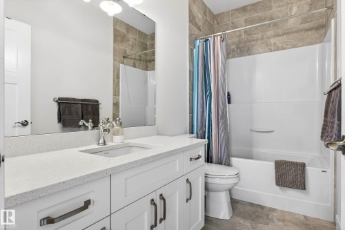 9738 75 Avenue, Edmonton, AB - Indoor Photo Showing Bathroom