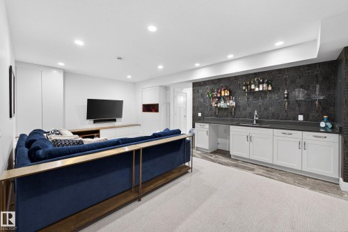 9738 75 Avenue, Edmonton, AB - Indoor