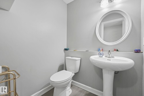 3504 21 Street, Edmonton, AB - Indoor Photo Showing Bathroom