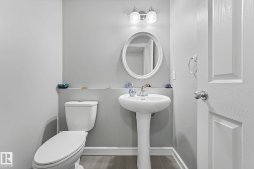 3504 21 Street, Edmonton, AB - Indoor Photo Showing Bathroom