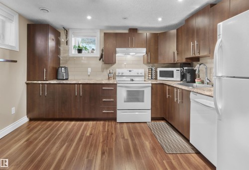 11567 80 Avenue, Edmonton, AB - Indoor Photo Showing Kitchen