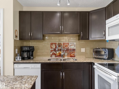 218 2045 Grantham Crest, Edmonton, AB - Indoor Photo Showing Kitchen With Double Sink