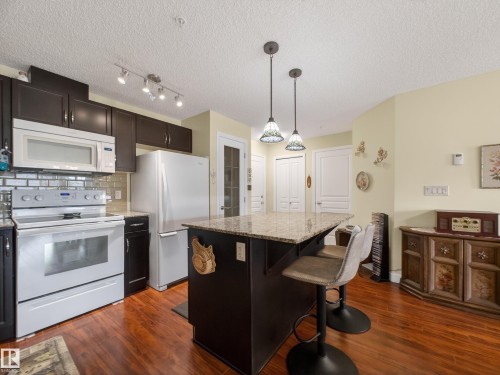 218 2045 Grantham Crest, Edmonton, AB - Indoor Photo Showing Kitchen