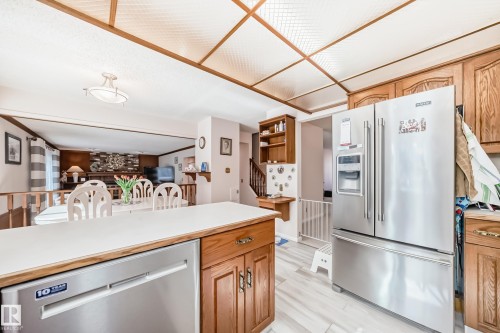 17911 57 Avenue, Edmonton, AB - Indoor Photo Showing Kitchen
