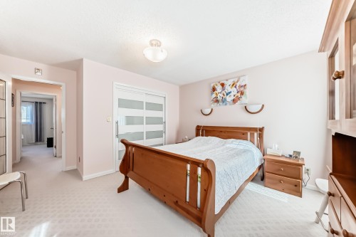 17911 57 Avenue, Edmonton, AB - Indoor Photo Showing Bedroom