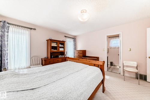 17911 57 Avenue, Edmonton, AB - Indoor Photo Showing Bedroom