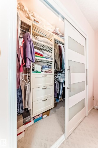 17911 57 Avenue, Edmonton, AB - Indoor With Storage