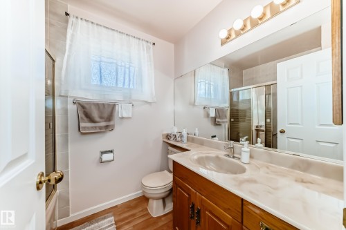 17911 57 Avenue, Edmonton, AB - Indoor Photo Showing Bathroom