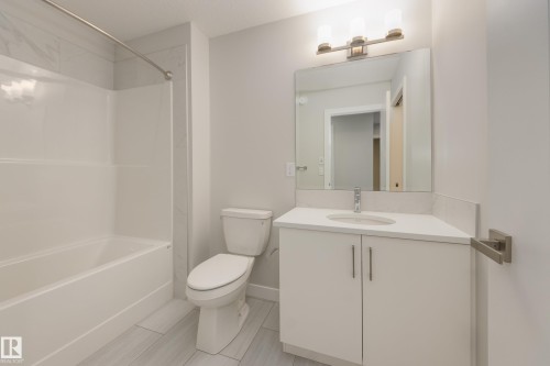 2624 206 Street, Edmonton, AB - Indoor Photo Showing Bathroom