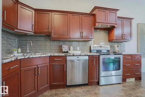 21 Willow Way, Stony Plain, AB - Indoor Photo Showing Kitchen