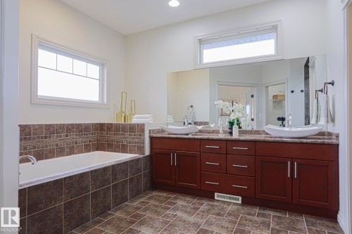 21 Willow Way, Stony Plain, AB - Indoor Photo Showing Bathroom