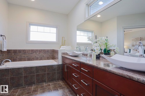 21 Willow Way, Stony Plain, AB - Indoor Photo Showing Bathroom