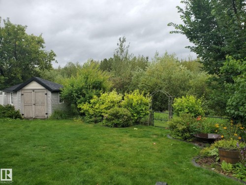 21 Willow Way, Stony Plain, AB - Outdoor