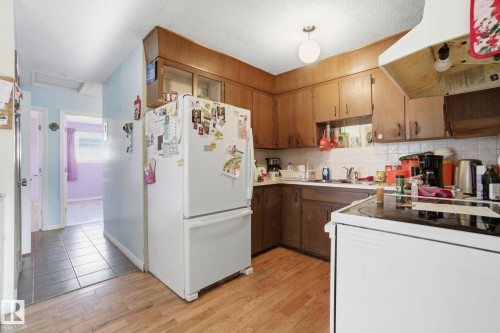82 Windermere Drive, Spruce Grove, AB - Indoor Photo Showing Kitchen