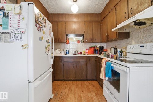 82 Windermere Drive, Spruce Grove, AB - Indoor Photo Showing Kitchen