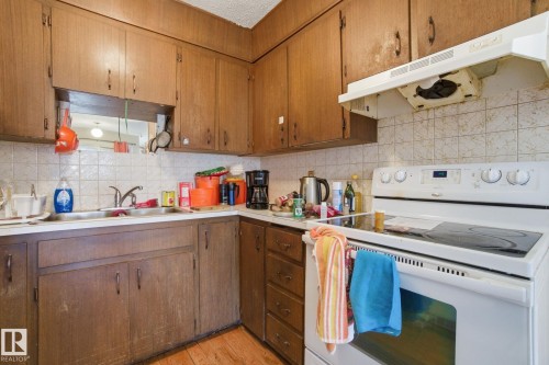 82 Windermere Drive, Spruce Grove, AB - Indoor Photo Showing Kitchen With Double Sink