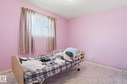 82 Windermere Drive, Spruce Grove, AB - Indoor Photo Showing Bedroom