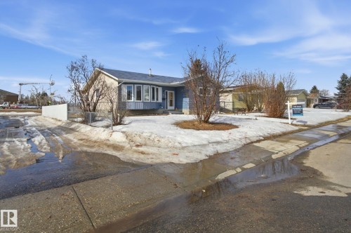 82 Windermere Drive, Spruce Grove, AB - Outdoor