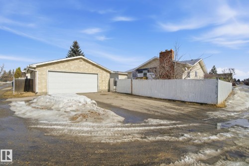 Oversized double garage. - 82 Windermere Drive, Spruce Grove, AB - Outdoor