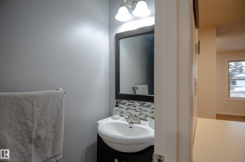 Main Floor - 3516 13 Avenue, Edmonton, AB - Indoor Photo Showing Bathroom